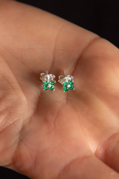 Heliophilia Silver Pendientes de Plata de Ley 925 Stud de 4,5 mm Heliophilia Silver Pendientes de Plata de Ley 925 Stud de 4,5 mm